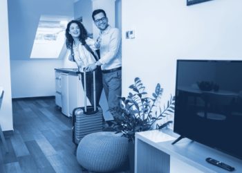accueil-couple-valise-teinte-6091c2