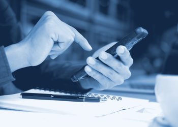 utilisation-technologie-connexion-ligne-pour-entreprises-education-communication-teinte-6091c2 utilisation-technologie-connexion-ligne-pour-entreprises-education-communication-teinte-6091c2